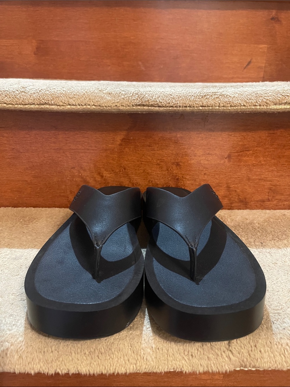 Authentic NWOT Tory Burch Black Platform Flip-Flop Sandals with Logo Medallion - Picture 3 of 11
